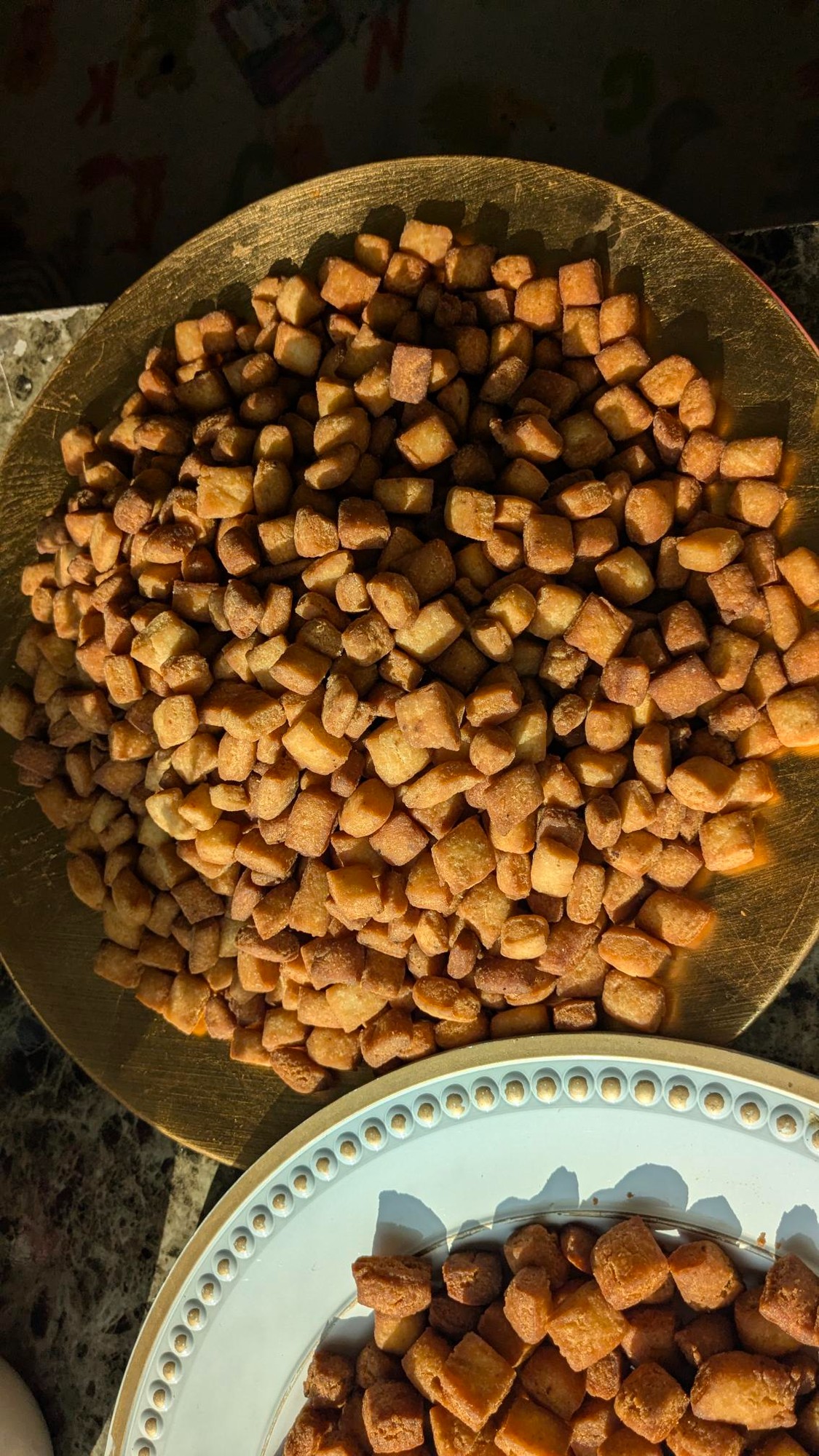 A gold plate piled high with chin chin